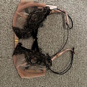 Elegant Black and Tan Lace front clip bra - new with tags